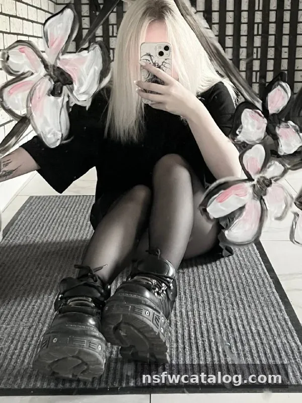 Alt Girls and Lesbians — Wild Intimate Moments — photo 2