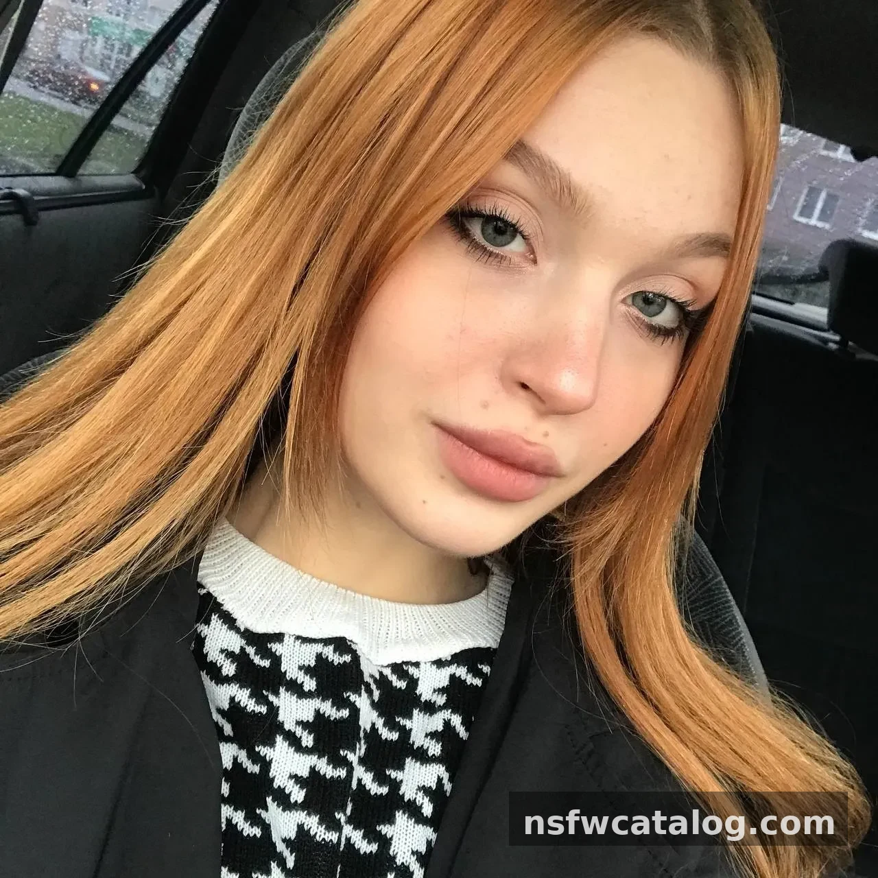 Beautiful Redhead Beauty Bares All — photo 3