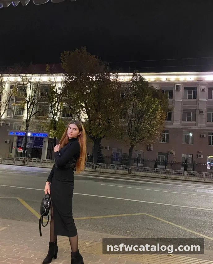 DVK — сливы с красивой стройной красоткой