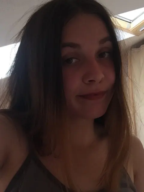 CandyXXX — голая студентка с красивой попой